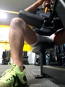 Snapshot of CloudyMuscleBeefy chatting on 10.05.25 CloudyMuscleBeefy online show from 10.05.25