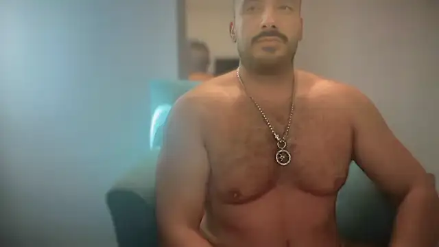 Snapshot of CloudyMuscleBeefy chatting on 10.06.25 CloudyMuscleBeefy online show from 10.06.25