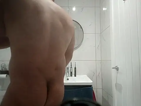 Snapshot of CloudyMuscleBeefy chatting on 10.10.25 CloudyMuscleBeefy online show from 10.10.25