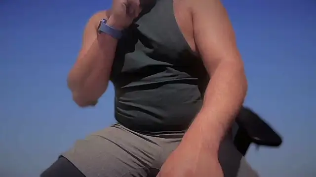 Snapshot of CloudyMuscleBeefy chatting on 10.16.25 CloudyMuscleBeefy online show from 10.16.25