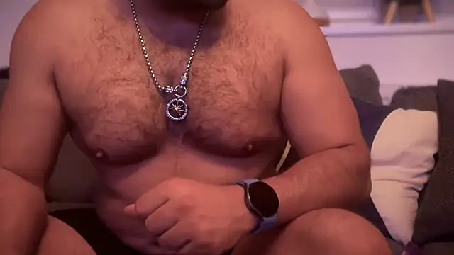 Snapshot of CloudyMuscleBeefy chatting on 10.18.25 CloudyMuscleBeefy online show from 10.18.25