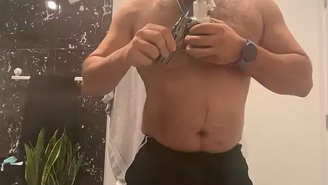 Snapshot of CloudyMuscleBeefy chatting on 10.24.25 CloudyMuscleBeefy online show from 10.24.25