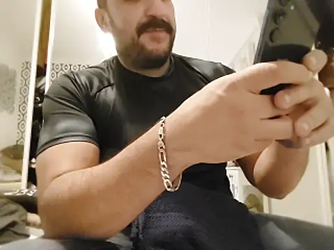 Snapshot of CloudyMuscleBeefy chatting on 10.26.25 CloudyMuscleBeefy online show from 10.26.25