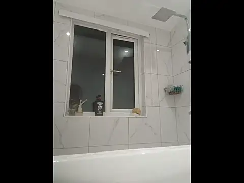 Snapshot of CloudyMuscleBeefy chatting on 10.28.25 CloudyMuscleBeefy online show from 10.28.25