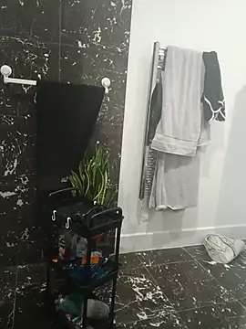 Snapshot of CloudyMuscleBeefy chatting on 11.08.25 CloudyMuscleBeefy online show from 11.08.25