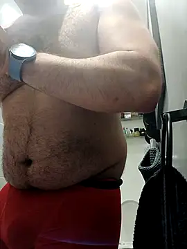 Snapshot of CloudyMuscleBeefy chatting on 11.12.25 CloudyMuscleBeefy online show from 11.12.25