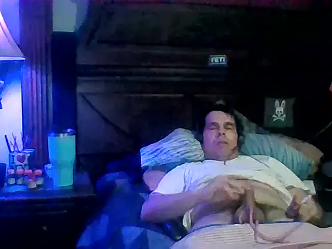 Snapshot of Gc-g chatting on 10.22.25 Gc-g online show from 10.22.25