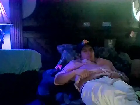 Snapshot of Gc-g chatting on 10.27.25 Gc-g online show from 10.27.25