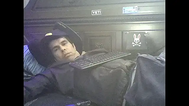 Snapshot of Gc-g chatting on 11.04.25 Gc-g online show from 11.04.25