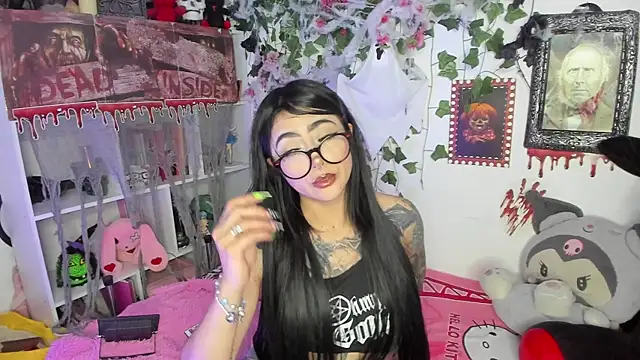 sarahminage  online show from 10.23.25