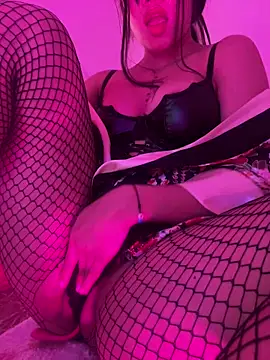 Snapshot of casieee_love chatting on 10.24.25 casieee love online show from 10.24.25