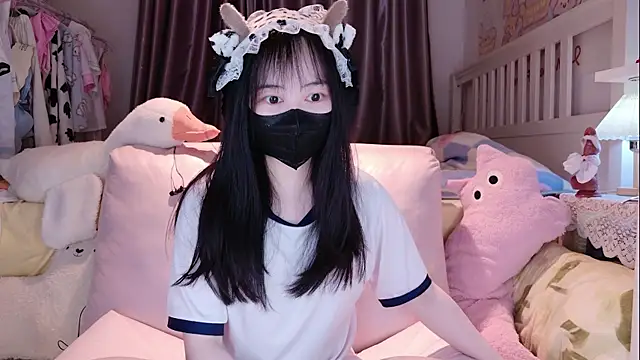 love-uiui online show from 12.03.25