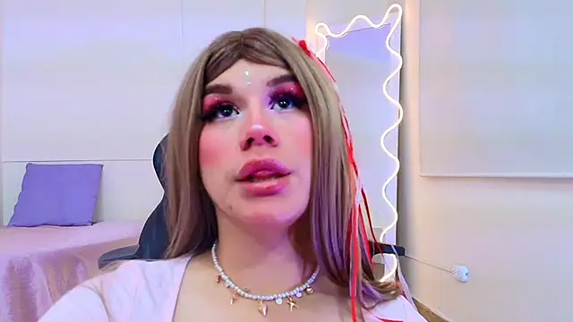 Snapshot of ocean_tay chatting on 10.07.25 ocean tay online show from 10.07.25