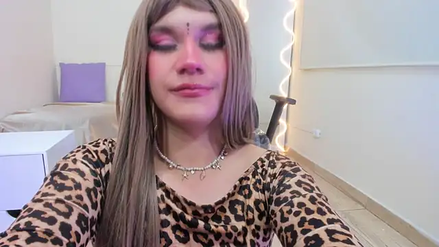 Snapshot of ocean_tay chatting on 10.20.25 ocean tay online show from 10.20.25