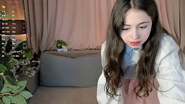 JulianaChapel online show from 11.02.25