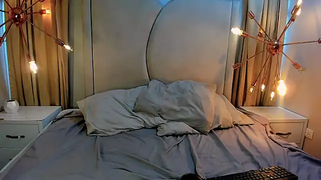 Snapshot of Anittatoro_ chatting on 10.23.25 Anittatoro online show from 10.23.25