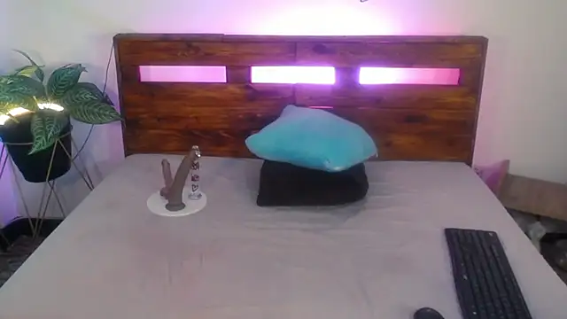 Yeseniaa25  online show from 10.02.25