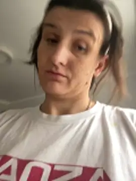 Snapshot of NikaSwan2831 chatting on 11.21.25 NikaSwan2831 online show from 11.21.25