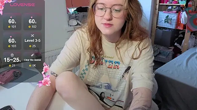 Snapshot of urstripchatgf chatting on 09.26.25 urstripchatgf online show from 09.26.25