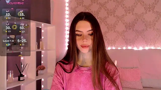 Snapshot of HolyMiax chatting on 09.28.25 HolyMiax online show from 09.28.25