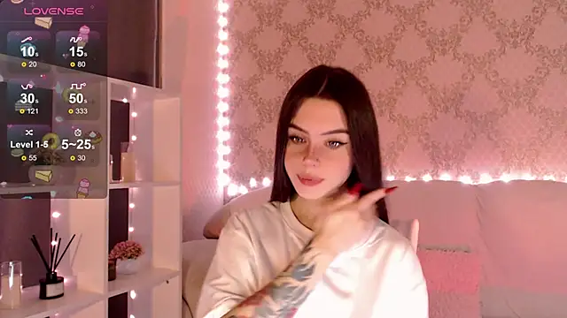 Snapshot of HolyMiax chatting on 10.04.25 HolyMiax online show from 10.04.25