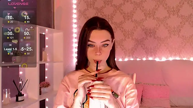 Snapshot of HolyMiax chatting on 10.06.25 HolyMiax online show from 10.06.25