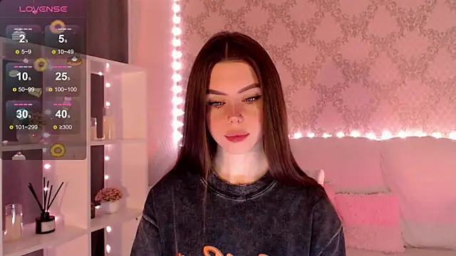 Snapshot of HolyMiax chatting on 10.10.25 HolyMiax online show from 10.10.25