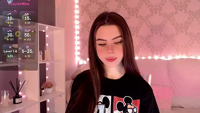 Snapshot of HolyMiax chatting on 10.15.25 HolyMiax online show from 10.15.25