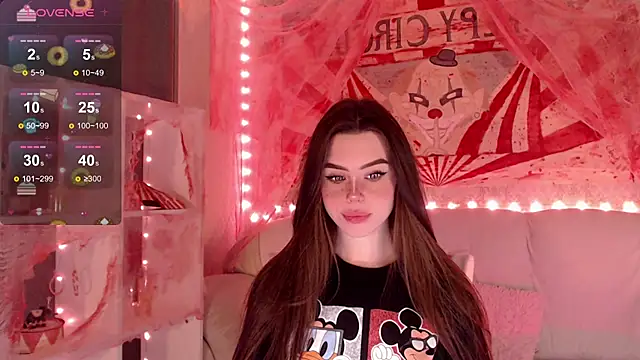 Snapshot of HolyMiax chatting on 10.27.25 HolyMiax online show from 10.27.25