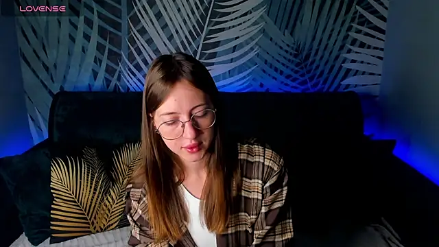 Snapshot of ChristyCrayme chatting on 10.02.25 ChristyCrayme online show from 10.02.25