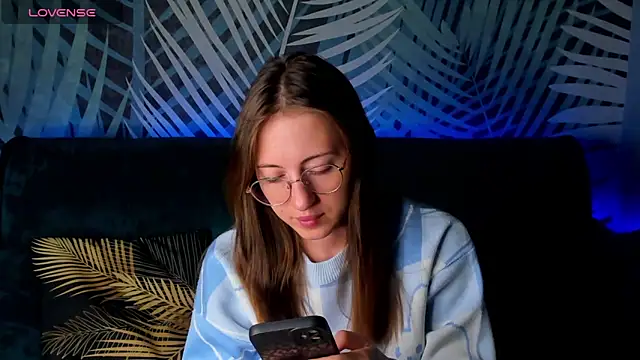 Snapshot of ChristyCrayme chatting on 10.03.25 ChristyCrayme online show from 10.03.25