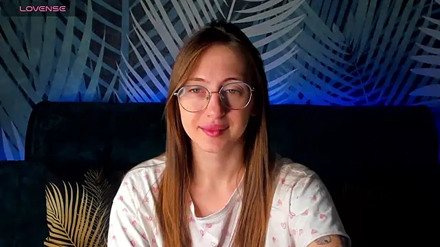 Snapshot of ChristyCrayme chatting on 10.12.25 ChristyCrayme online show from 10.12.25