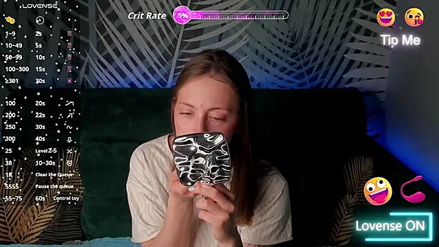 Snapshot of ChristyCrayme chatting on 05.01.26 ChristyCrayme online show from 05.01.26