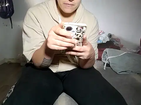 Snapshot of twodoo chatting on 04.25.26 twodoo online show from 04.25.26