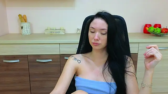 Snapshot of Ivanna__Rose chatting on 10.28.25 Ivanna Rose online show from 10.28.25