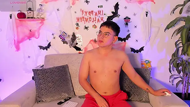 Snapshot of Young_Ben chatting on 10.12.25 Young Ben online show from 10.12.25