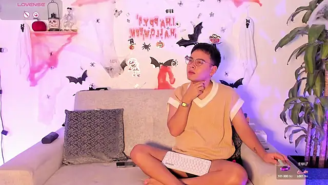 Snapshot of Young_Ben chatting on 10.19.25 Young Ben online show from 10.19.25