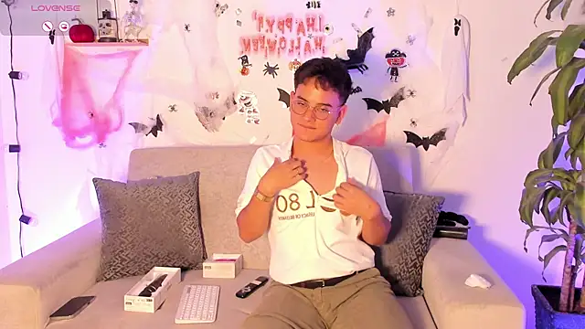 Snapshot of Young_Ben chatting on 10.24.25 Young Ben online show from 10.24.25