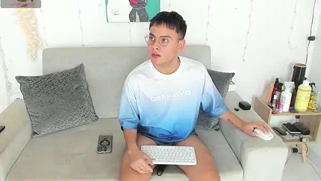 Snapshot of Young_Ben chatting on 06.06.26 Young Ben online show from 06.06.26