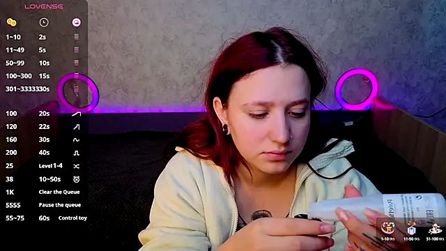 Snapshot of Mini_Lady1 chatting on 10.04.25 Mini Lady1 online show from 10.04.25