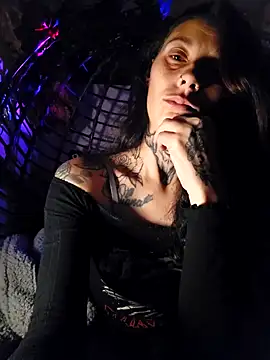 Snapshot of DarkAngelz1 chatting on 10.20.25 DarkAngelz1 online show from 10.20.25