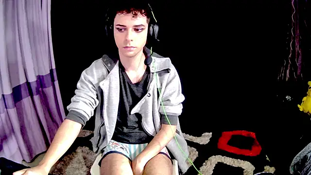 Snapshot of KittyCamKat chatting on 10.27.25 KittyCamKat online show from 10.27.25