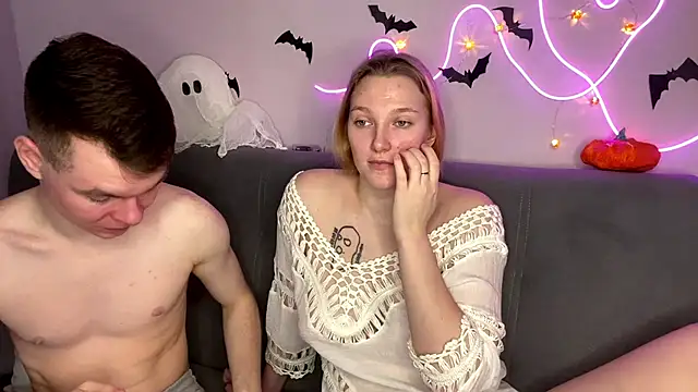 julielourens online show from 10.31.25