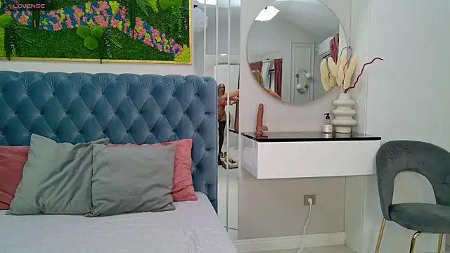 SiennaPierce online show from 11.15.25