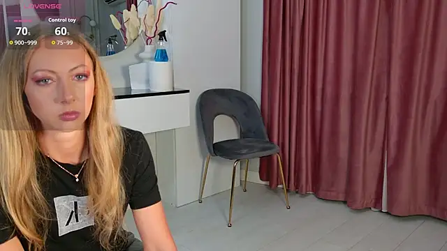 Snapshot of SiennaPierce chatting on 07.15.26 SiennaPierce online show from 07.15.26