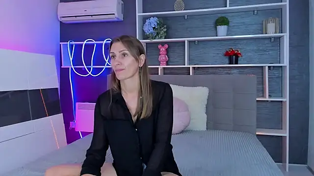 Snapshot of ChristyBrook chatting on 10.06.25 ChristyBrook online show from 10.06.25