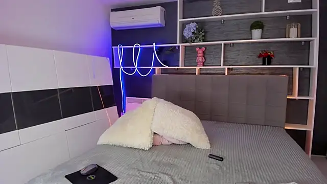 Snapshot of ChristyBrook chatting on 10.21.25 ChristyBrook online show from 10.21.25