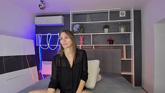 Snapshot of ChristyBrook chatting on 10.23.25 ChristyBrook online show from 10.23.25