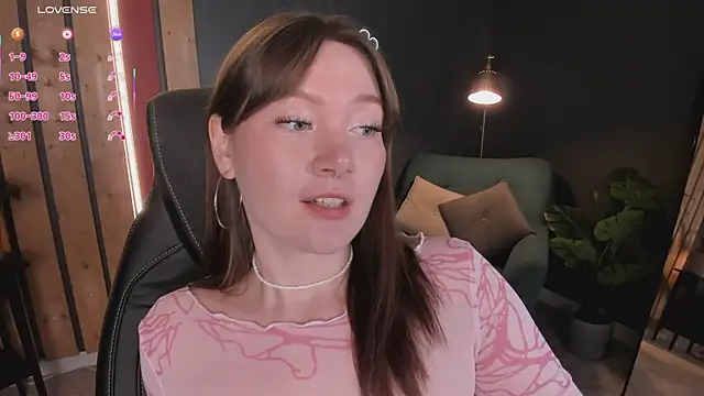 Snapshot of Ash_Hasmy chatting on 10.11.25 Ash Hasmy online show from 10.11.25