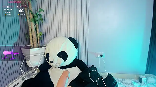 Snapshot of Im_perla_ chatting on 10.28.25 Im perla online show from 10.28.25